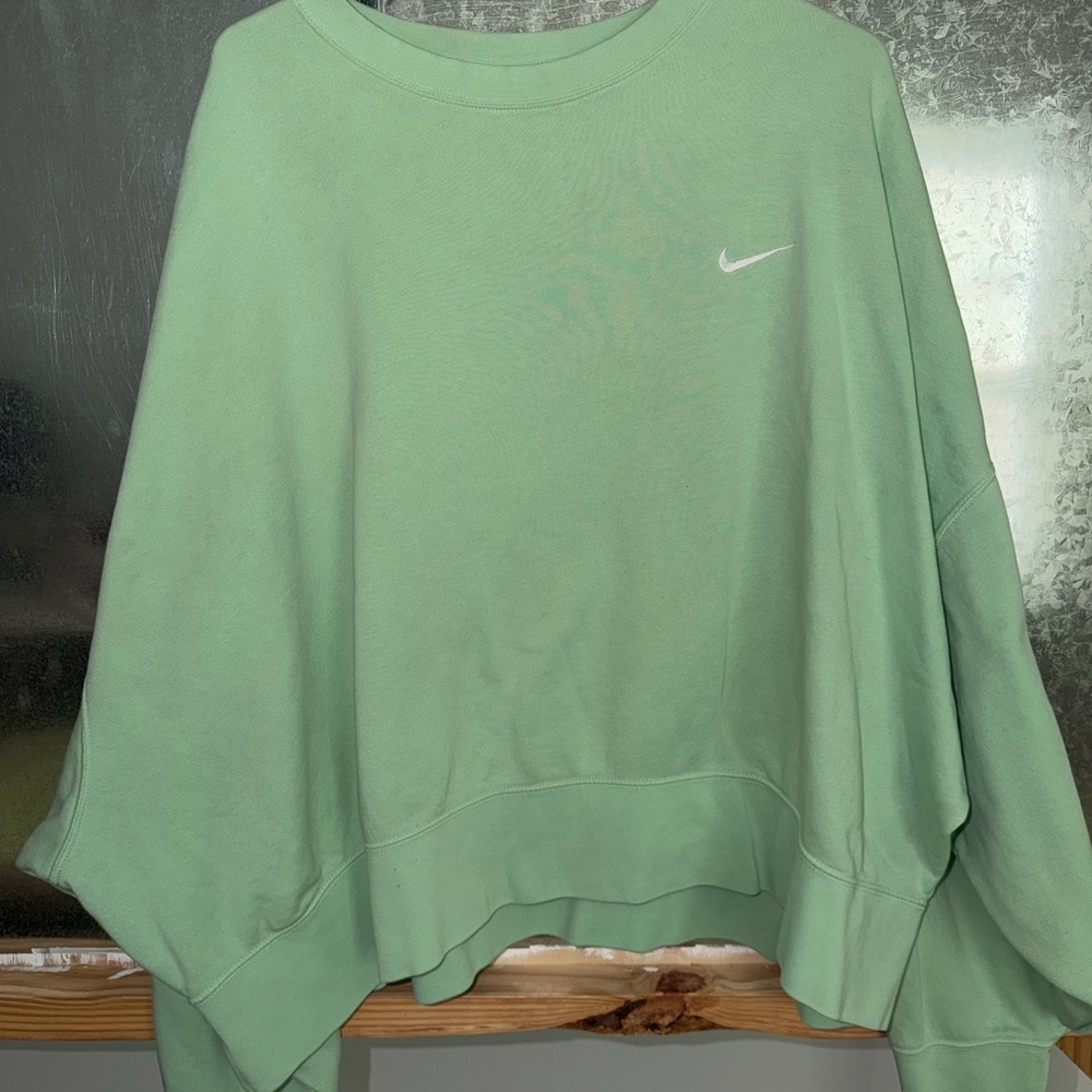 Nike Women’s Light Mint Green Crewneck Sweatshirt